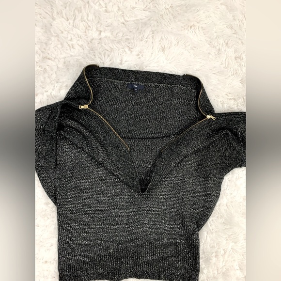 Gap Short Sleeve  Light weight Sweater. Size Large - Picture 2 of 13